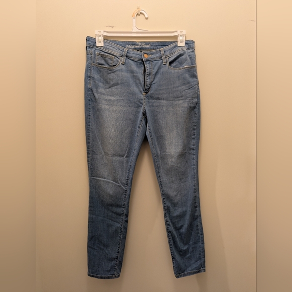 Universal Thread Denim - Universal Thread Women's Light Blue Mid Rise Skinny Jeans